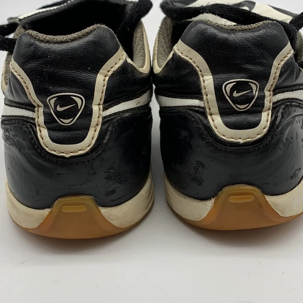 Nike Tiempo Indoor Soccer Shoes Youth size 4.5